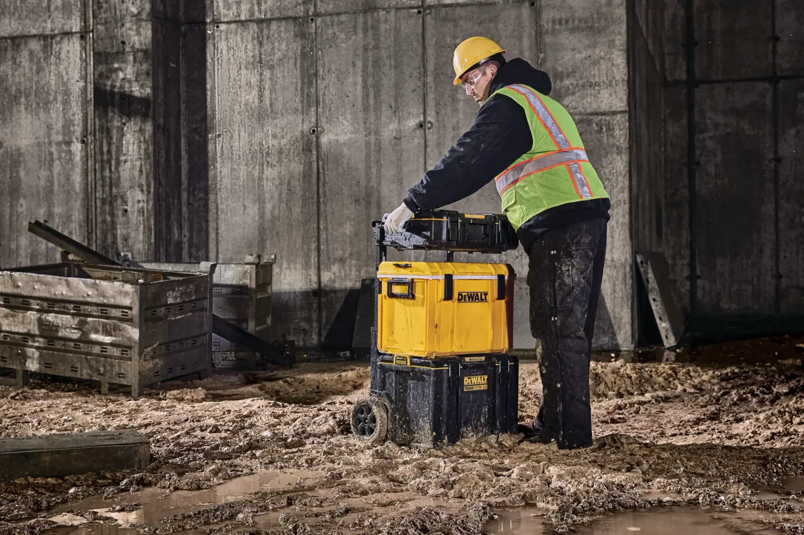 DeWalt TOUGHSYSTEM 2.0 DS450 mobile box in use on site