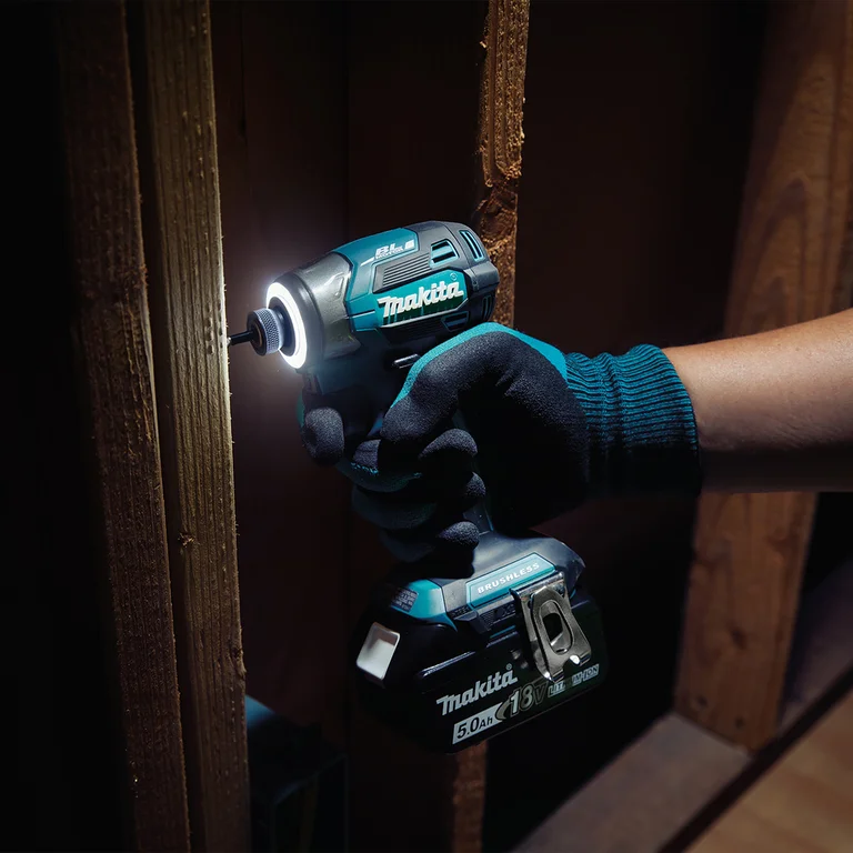 Makita DTD173 impact driver, delivery contents laid out