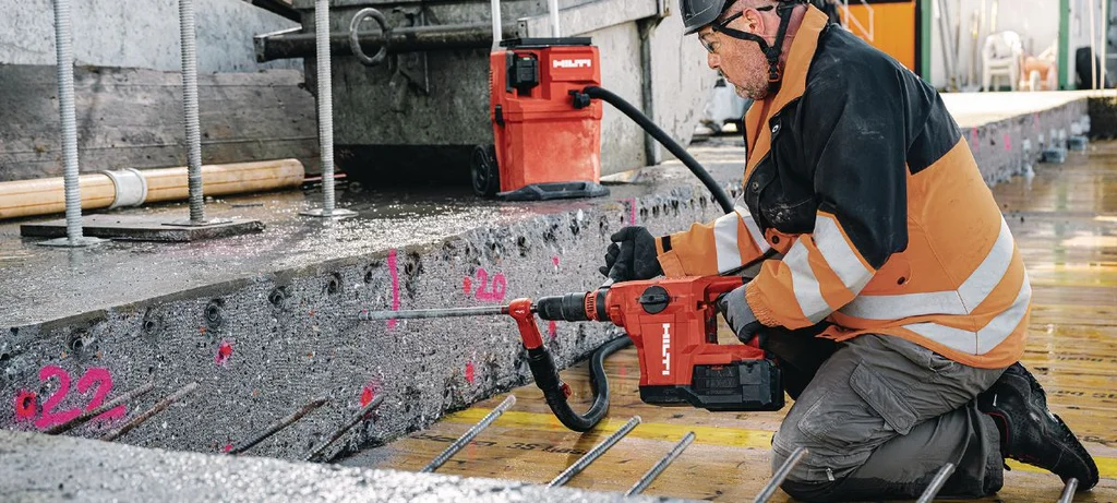 Hilti TE 60-22 används på en byggarbetsplats
