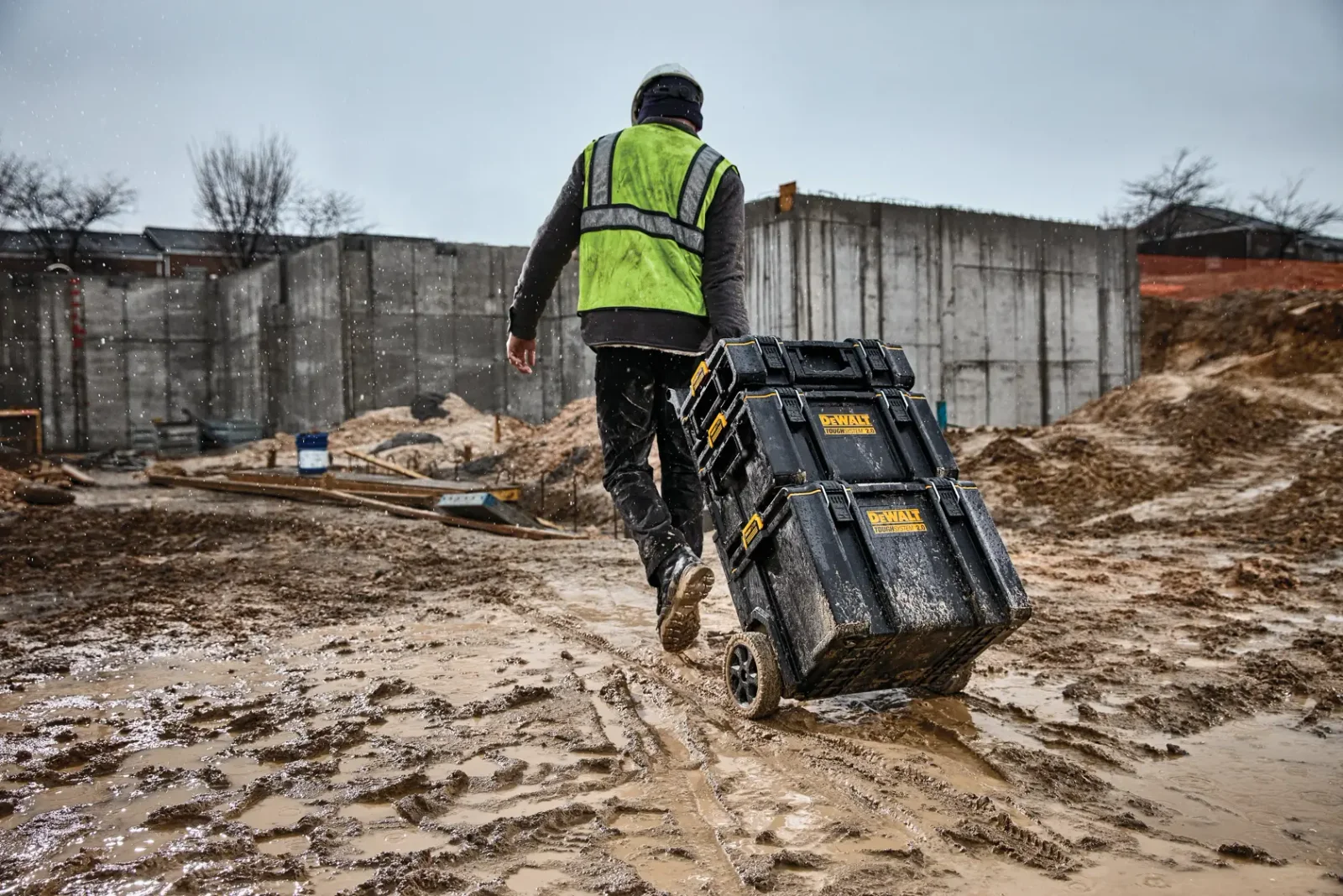 DeWalt TOUGHSYSTEM 2.0 DS450 mobile box in use on site