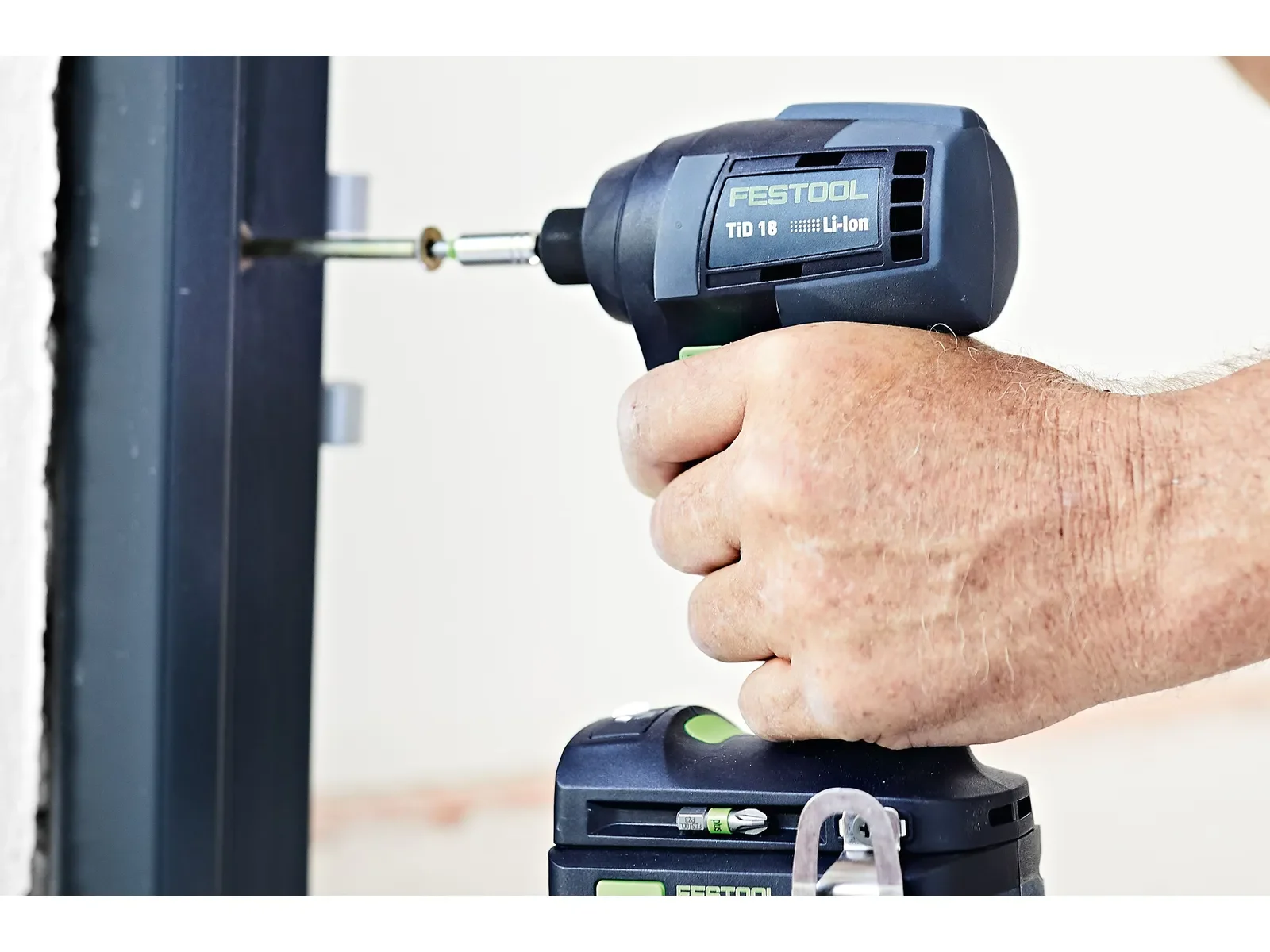 TID 18 driving a screw into a steel profile