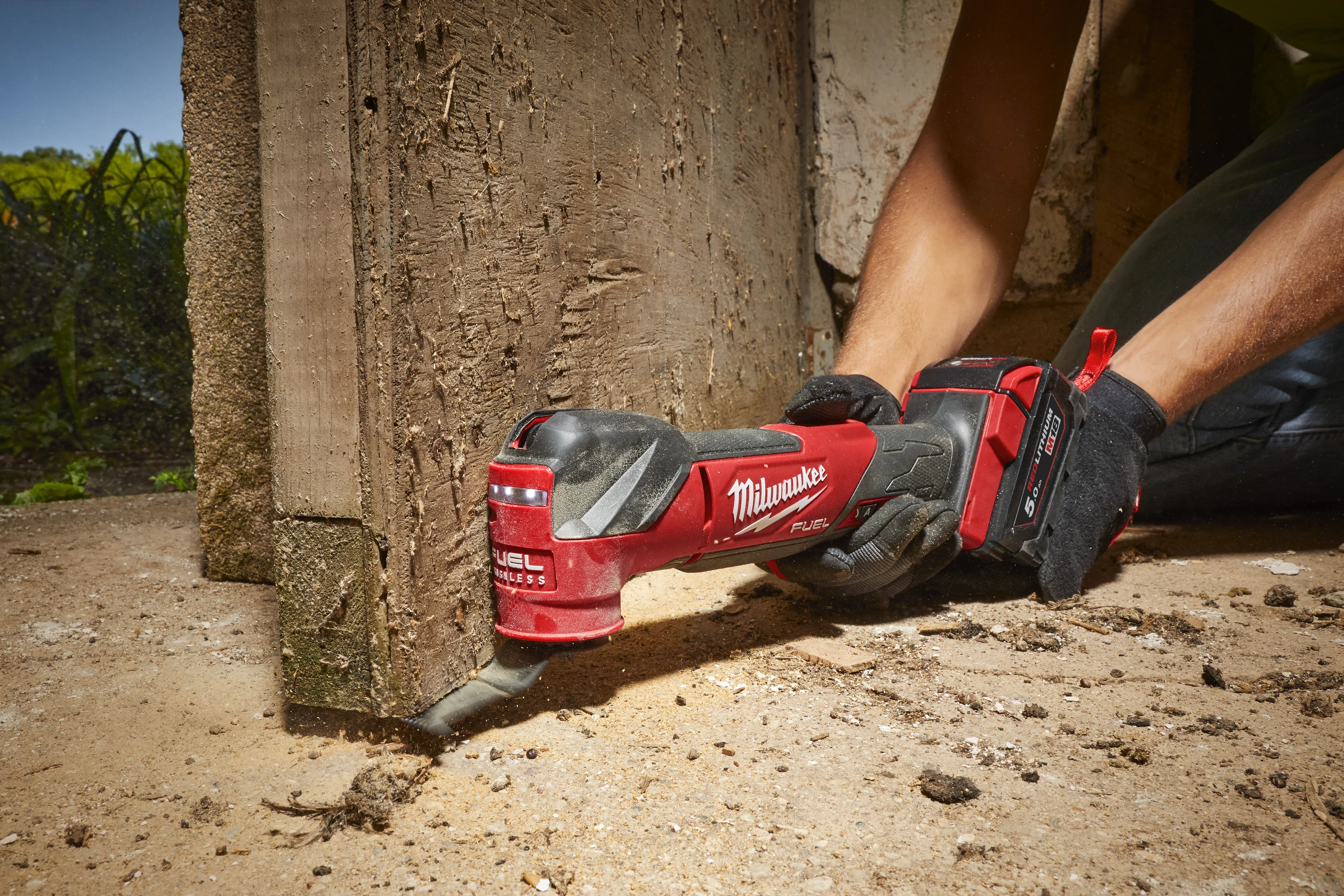 M18 FMT FUEL Multi-Tool in use on the job