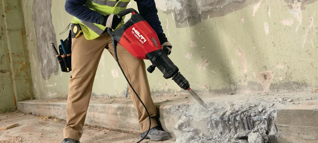 Worker breaking a concrete floor with the Hilti TE 1000-AVR