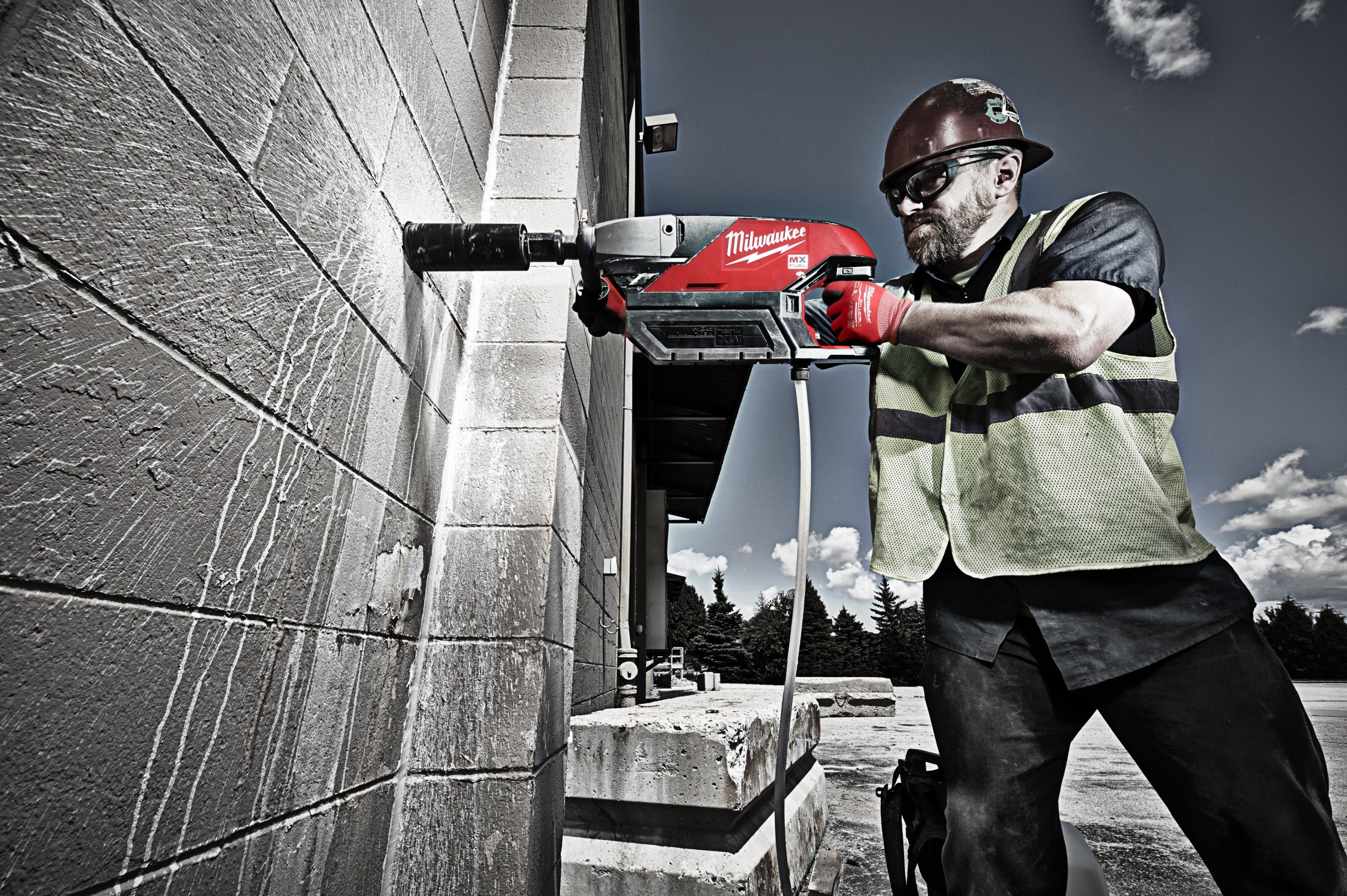 MXF DCD150 MX FUEL 150 mm Diamond Core Drill in use on the job