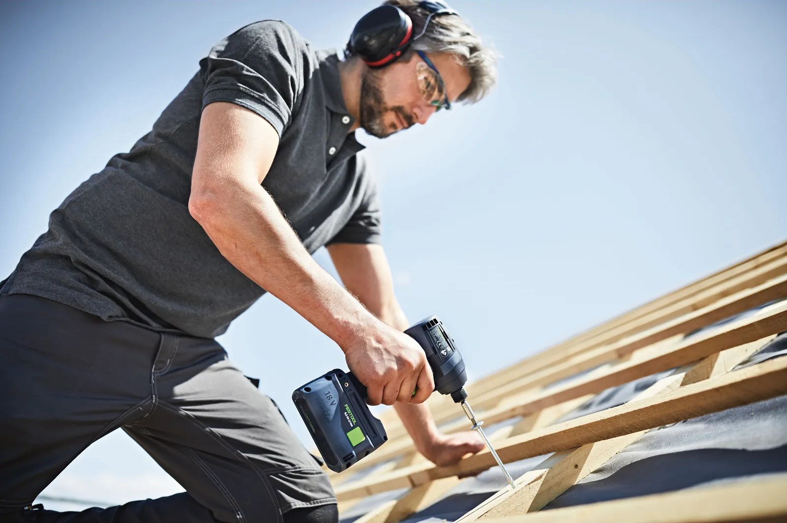 Carpenter using the TID 18 on a timber roof structure