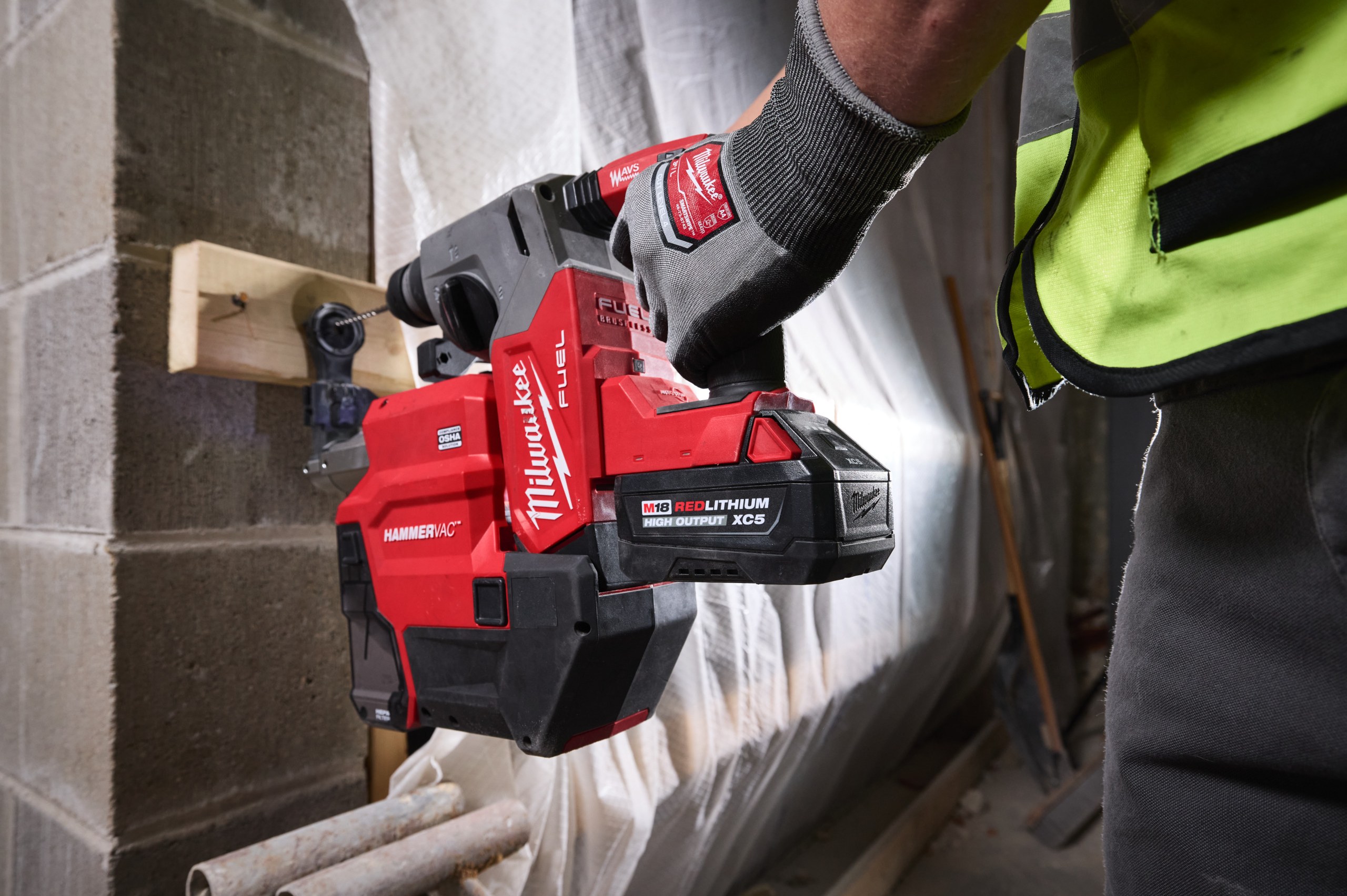 M18 HB5 HIGH OUTPUT 5.0 Ah Battery in use on the job