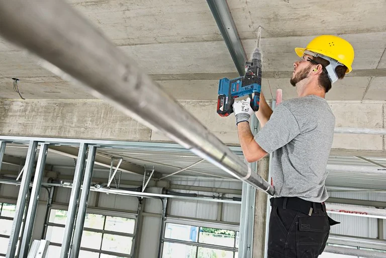 Bosch GBH 18V-26 in use