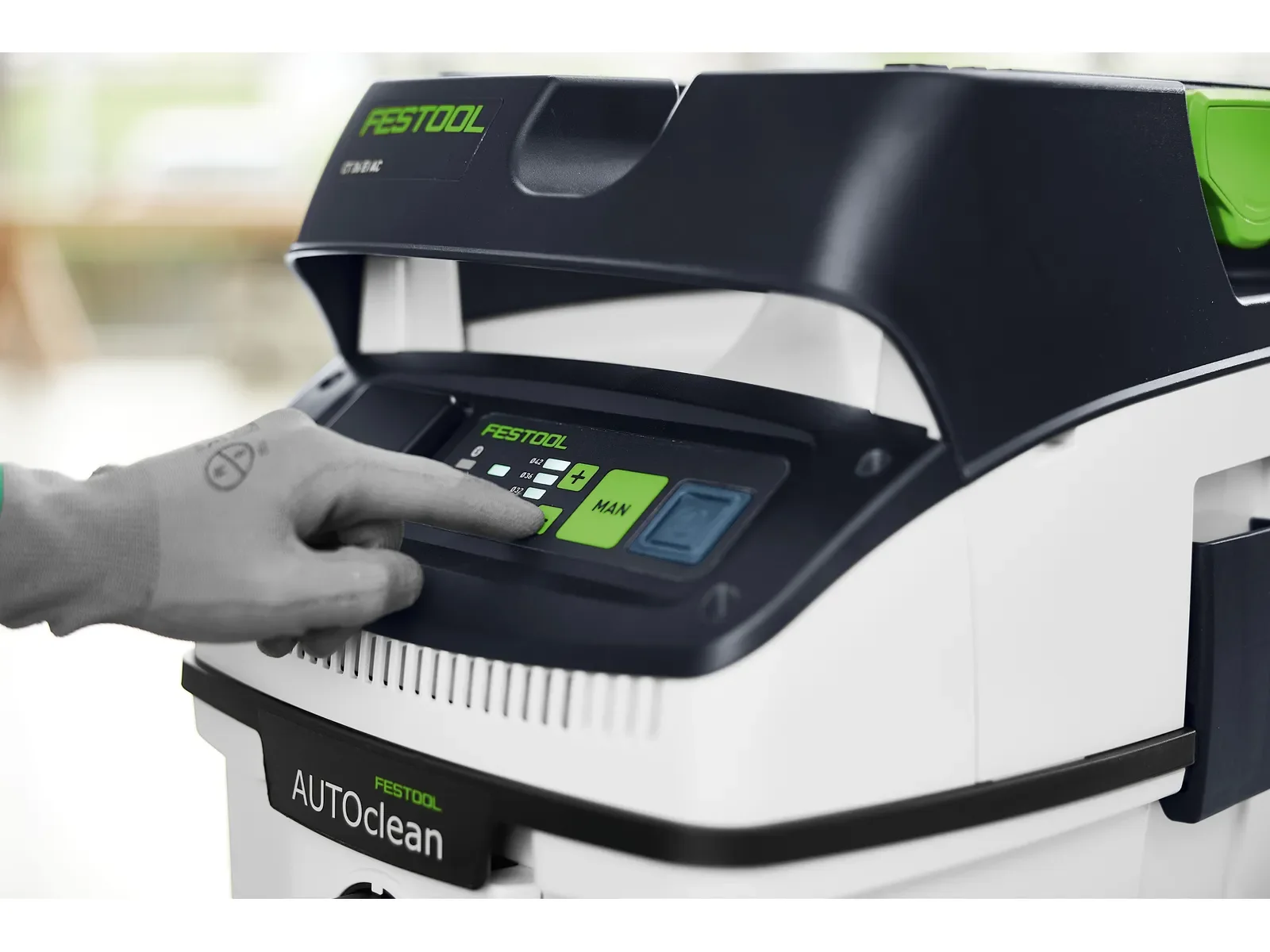 Setting suction on the CTM 36 E touch panel