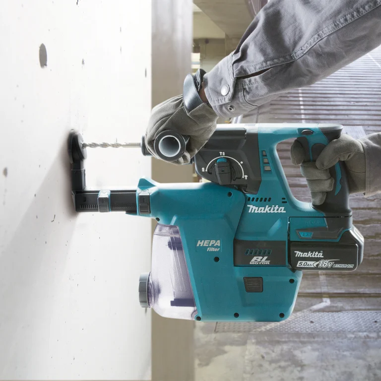 Makita DHR243 SDS-plus rotary hammer, delivery contents laid out