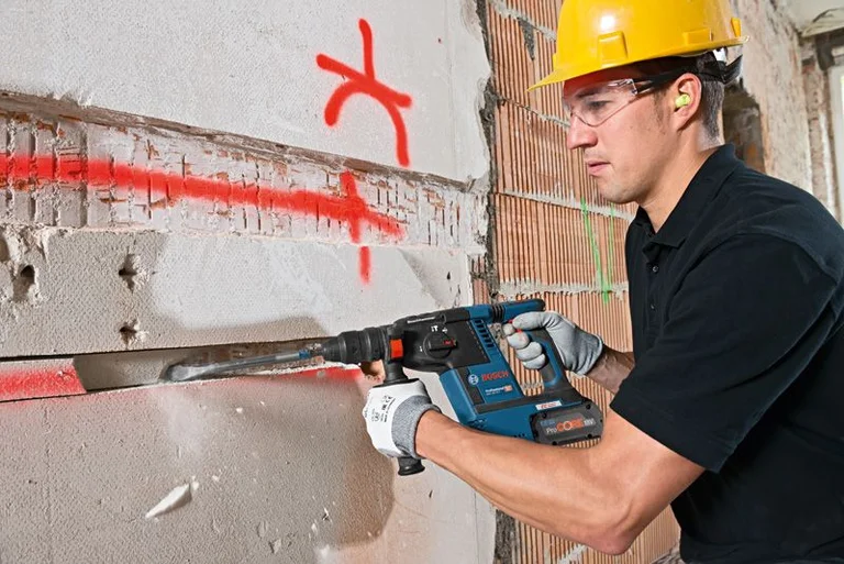 Bosch ProCORE18V 8.0Ah in use