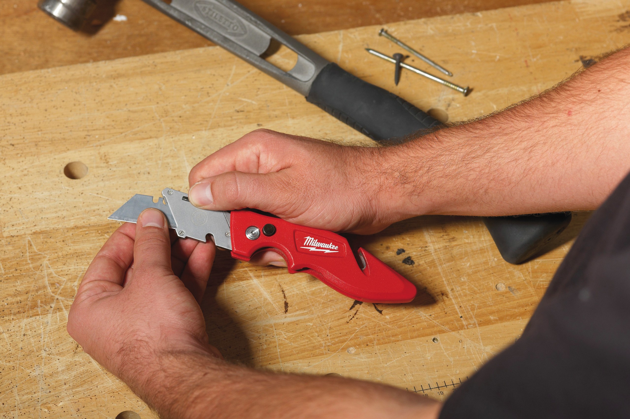 FASTBACK Flip Utility Knife in use on the job