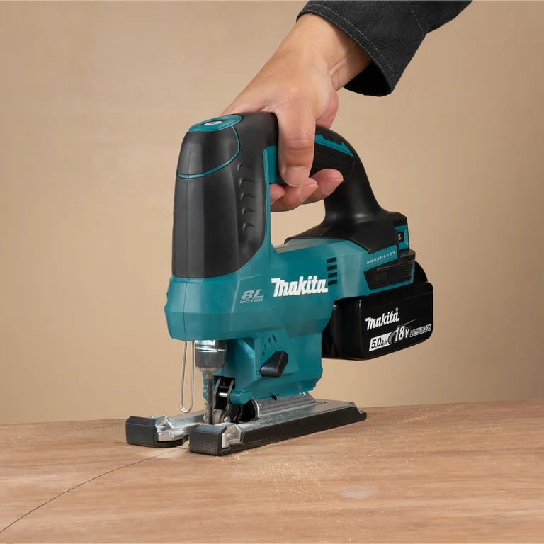 Makita DJV184 jigsaw, delivery contents laid out