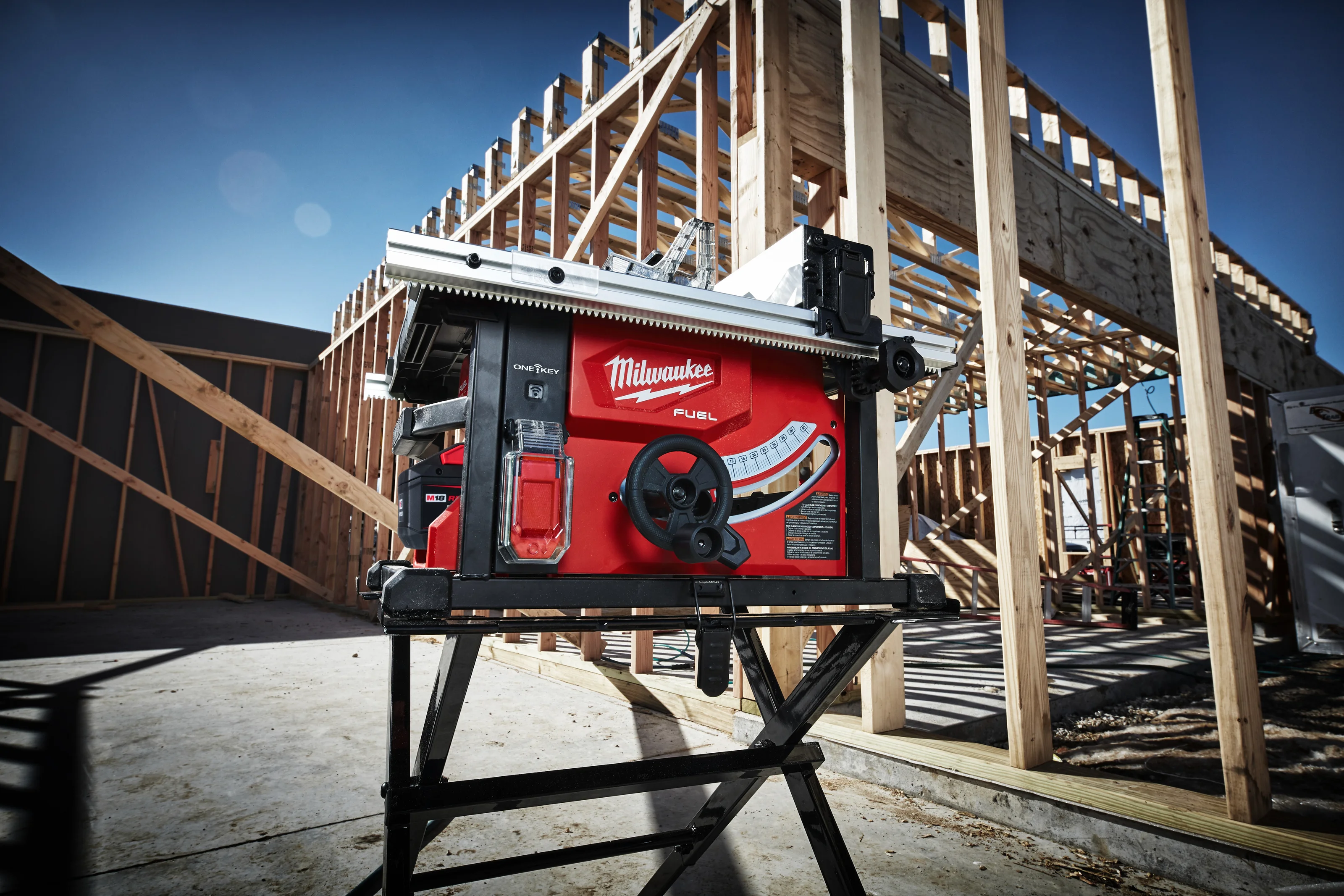 M18 FTS210 FUEL 210 mm Table Saw in use on the job