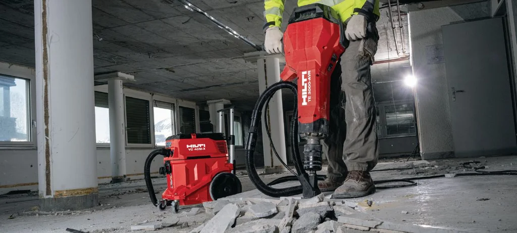 Worker breaking a concrete slab with the Hilti TE 3000-AVR