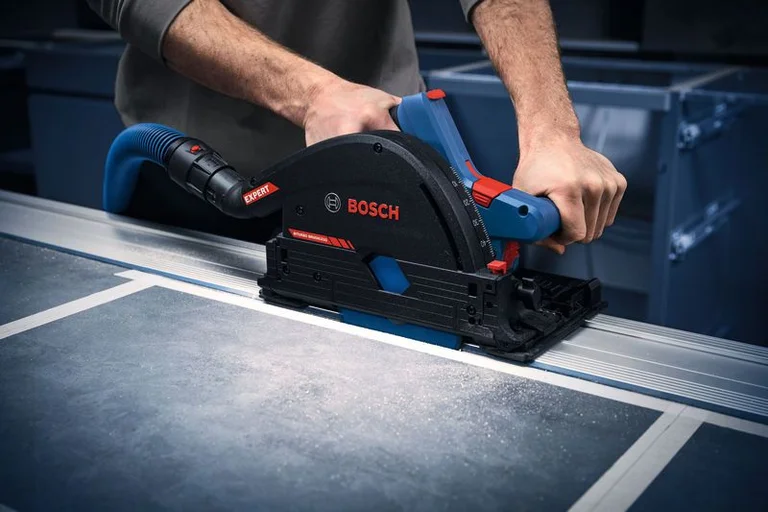 Bosch EXKT18V-52G in use, view 2
