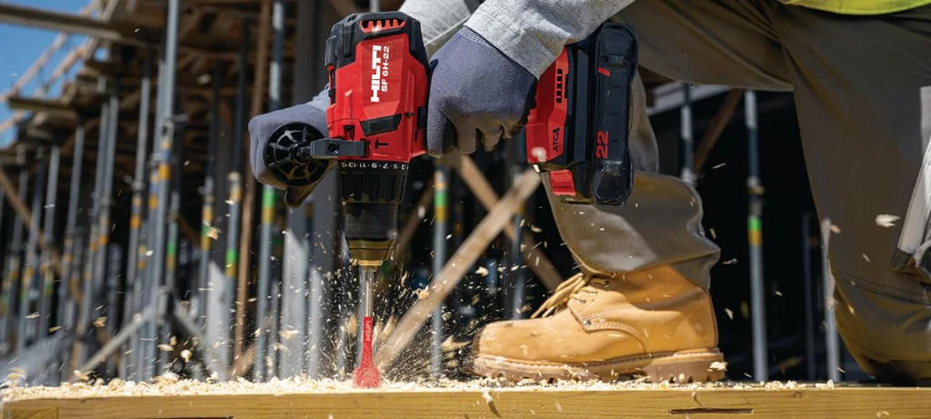 Installer drilling with the Hilti SF 6H-22
