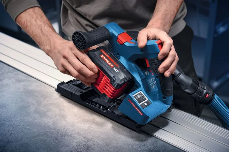 Bosch EXKT18V-52G in use