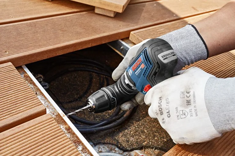 Bosch GSR 12V-35 FC in use