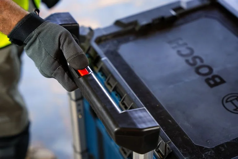 Bosch L-BOXX Contractor 476 in use, view 2