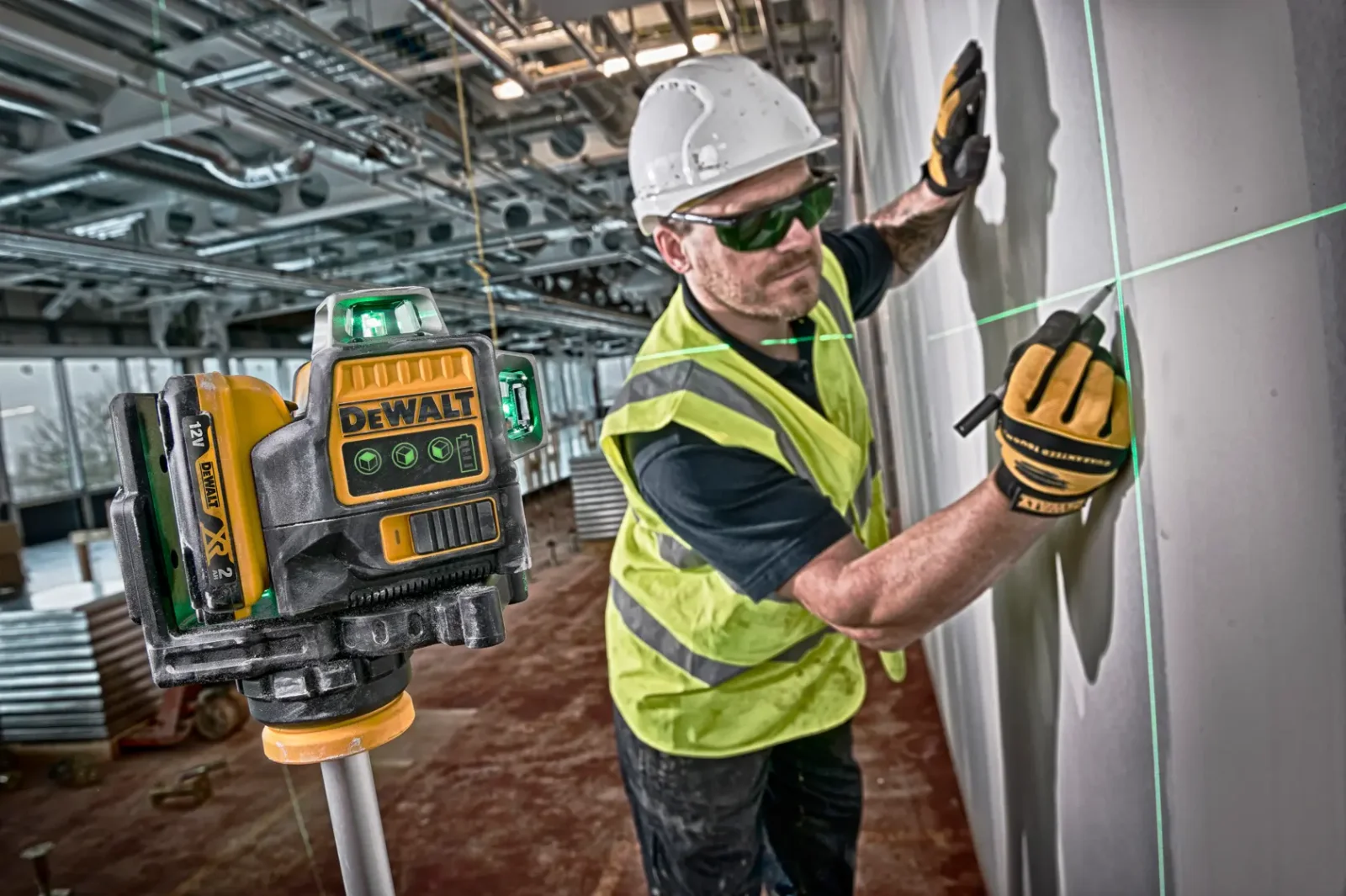 DeWalt DCE089G green line laser in use on site