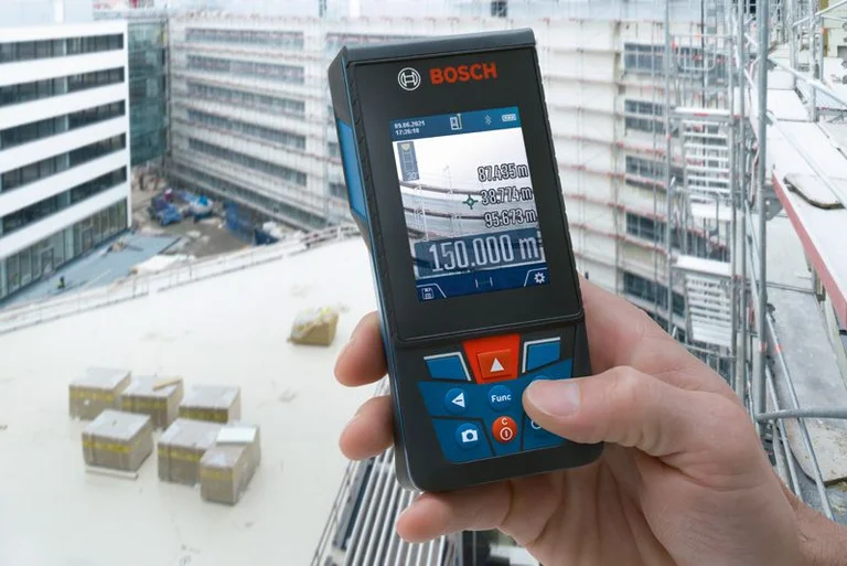 Bosch GLM 150-27 C in use, view 2