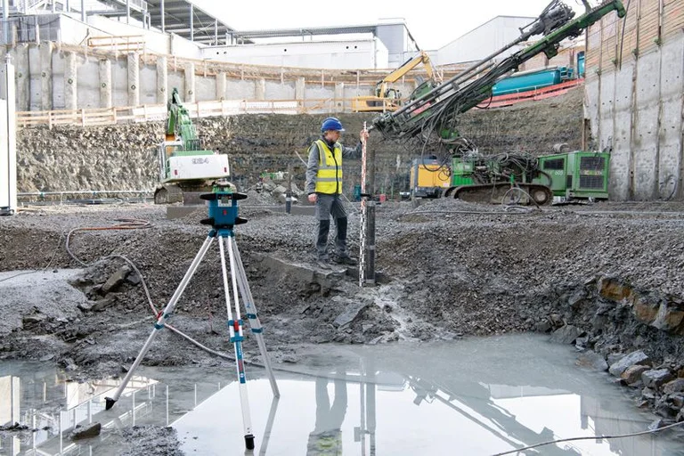Bosch GRL 650 CHVG in use, view 2