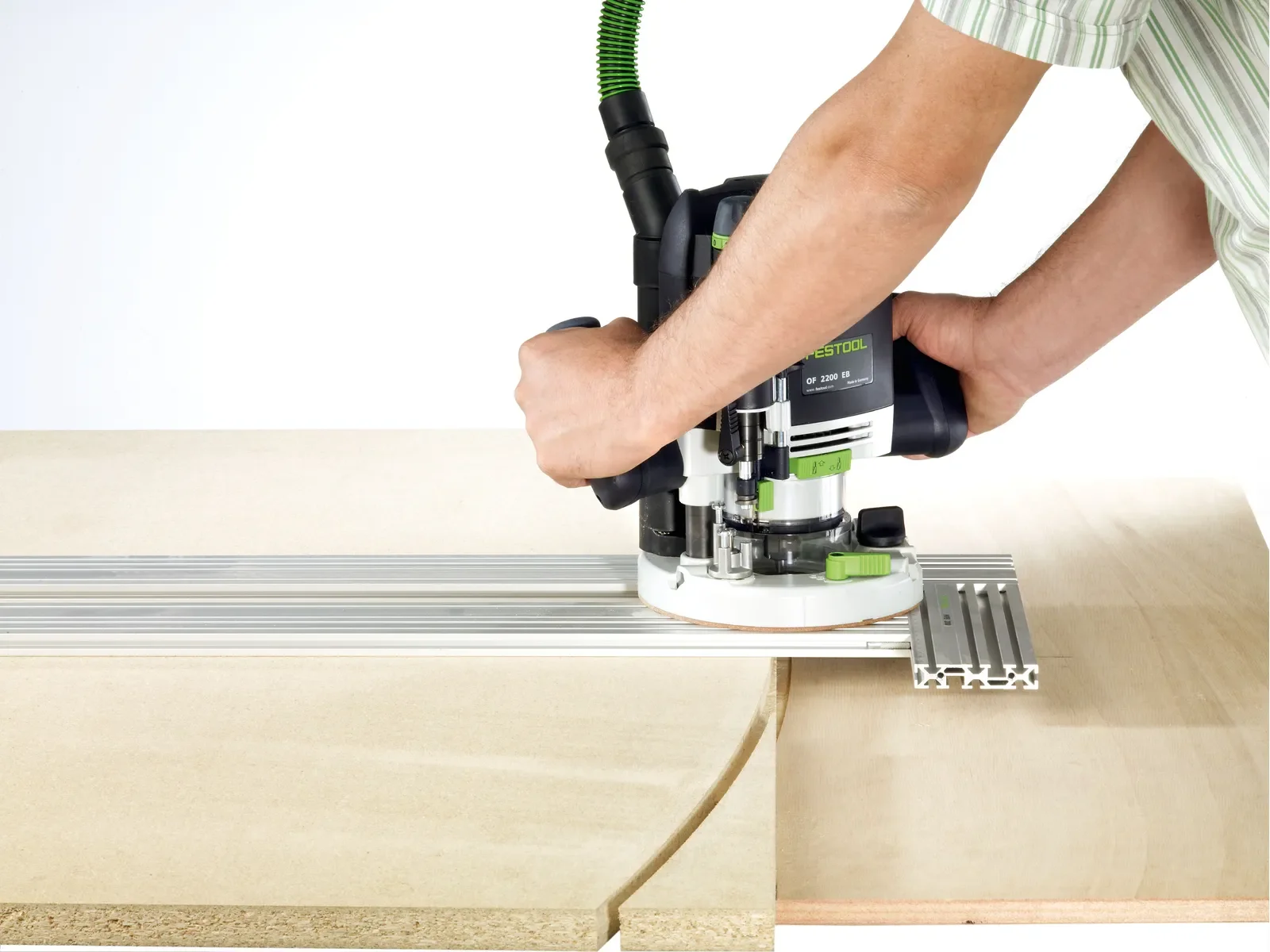 Routing a worktop joint with the OF 2200