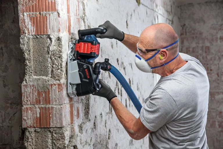 Bosch GNF18V-40 in use, view 2