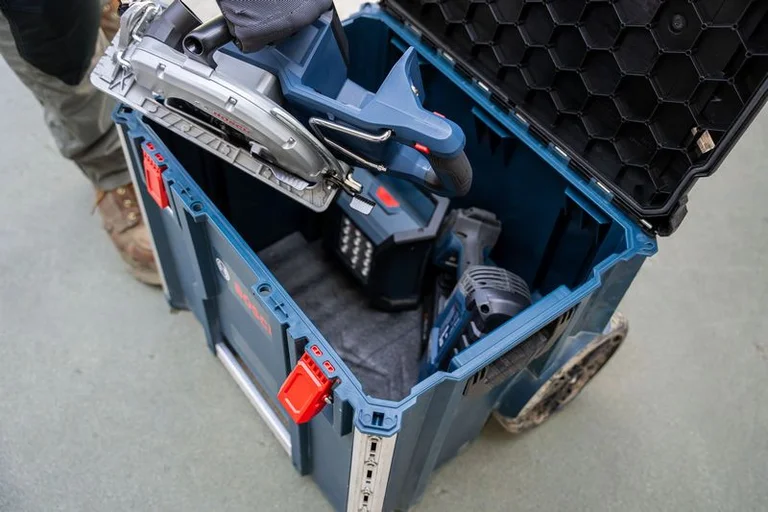 Bosch L-BOXX Contractor 476 in use