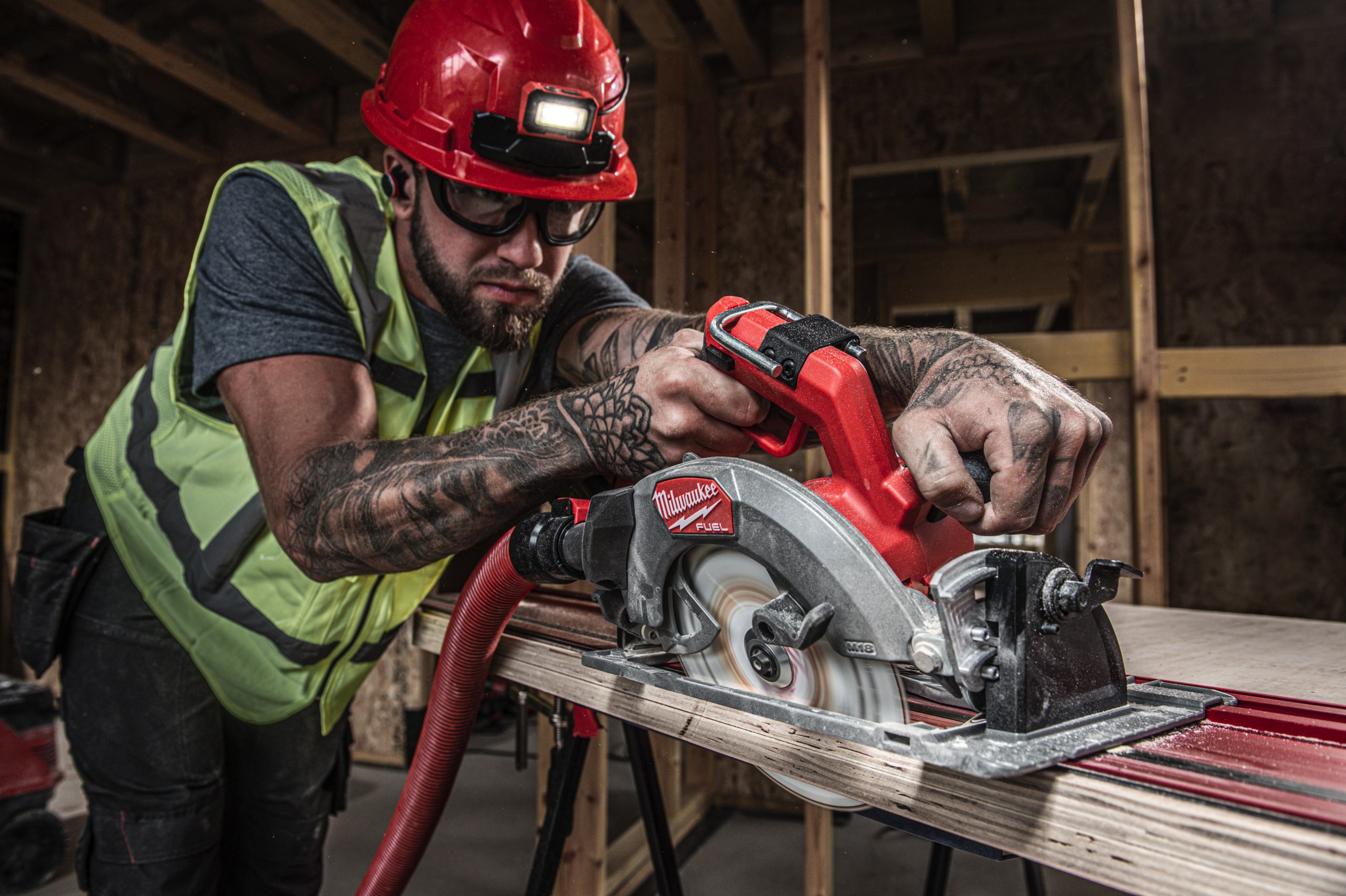 M18 FCS66GR3 FUEL 190 mm Guide Rail Compatible Circular Saw in use on the job