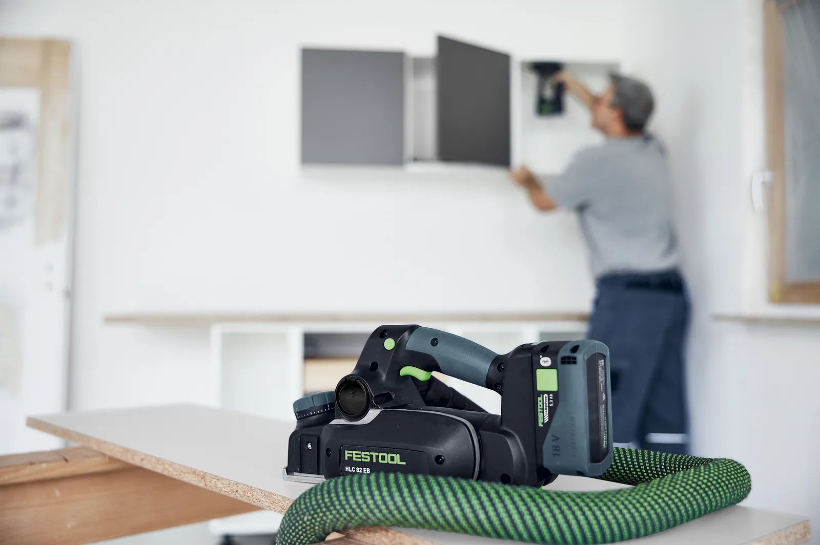Cordless planer with battery on a workbench
