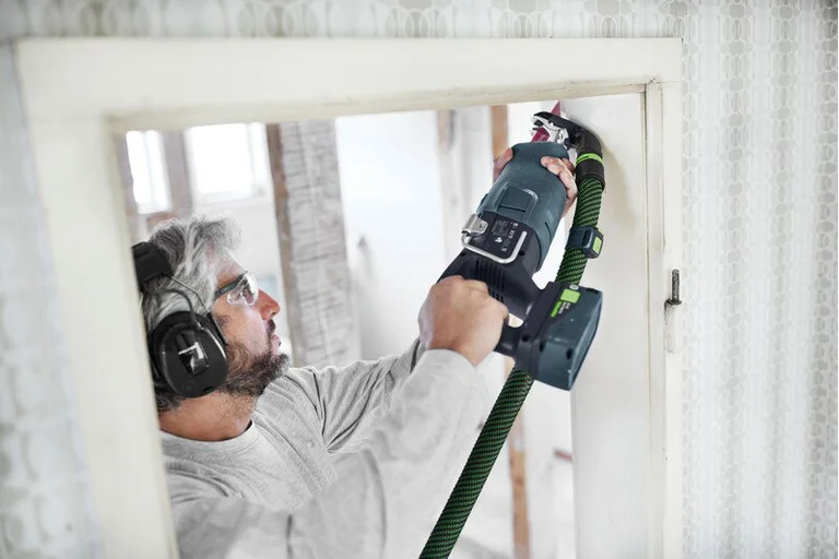 Festool RSC 18 cutting out a door frame with dust extraction