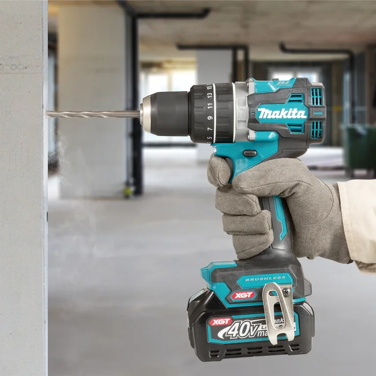 Makita HP002G combi drill, delivery contents laid out