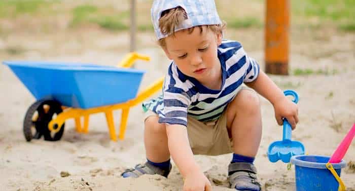 Ratgeber: Warum Kinder einen Sandkasten brauchen